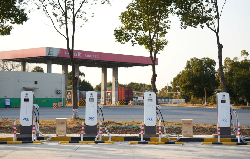 浙江湖州服務區全液冷超充站