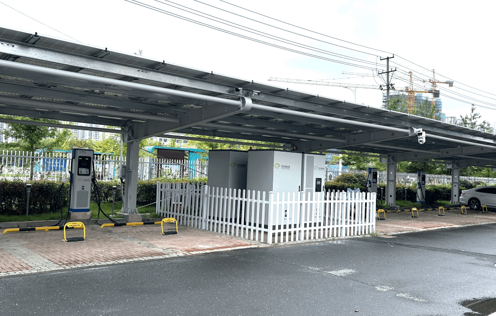 江蘇常州光儲超充一體式充電站