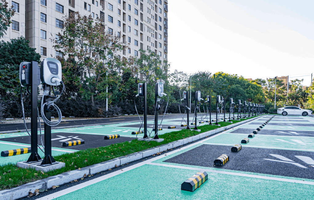 安徽阜陽光儲(chǔ)超充V2G示范站